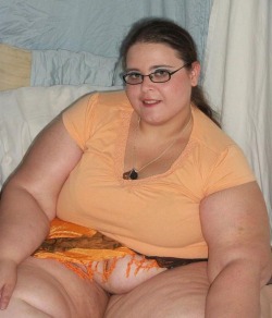 ssbbw-bbw:  Katrina SSBBW 3 :) 