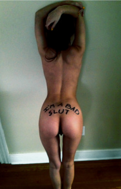 pretty-little-titties:  Sometimes it helps to have a little reminder.