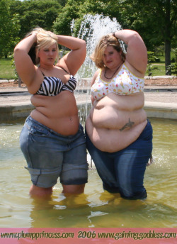 straightedgejuggalo:  Models: Plump Princess &amp; Gaining Goddess/Goddess Nicki 