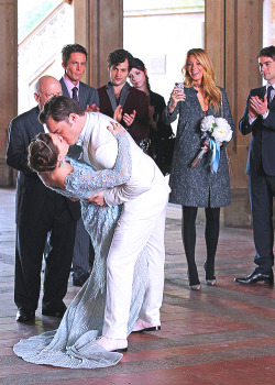 bloodyhellgranger:   Chuck and Blair kissing after they get married