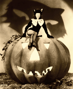 the-dark-city:  Yvonne De Carlo and her giant pumpkin - Halloween