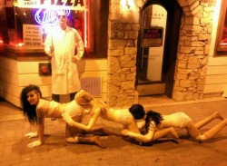 fuckyeahhalloweencostumes:  The Human Centipede?