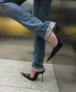 I would love to be crushed by those pointed-toe stiletto heels