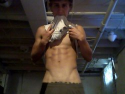 Any ladies out there like a man with abs and likes to work out?