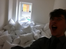 fuckoffanime:  I FOUND A WHOLE ROOM FULL OF PILLOWS I AM ABOUT