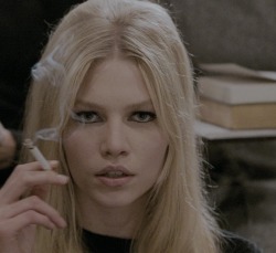 sovande:  Aline Weber in A Single Man 