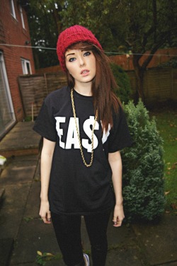 nattjan:  red beanie.easy money clothing.  Your face is flawless