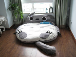 kitsunecoffee:  laughingsquid:  A Gigantic Totoro Sleeping Bag Bed  GIVE IT TO ME  BURNING. NEED.