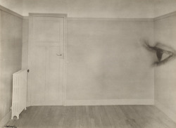 Maurice Tabard & Roger Parry - La chambre aux yeux, 1930.