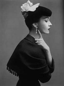 theniftyfifties:  Dovima wearing a suit with capelet by Balenciaga,