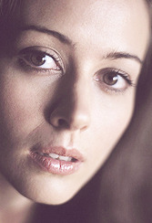 sansasnark:  favourite faces / Amy Acker 