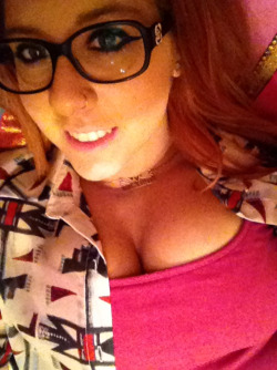 gingerseacreature:  Who wants to come lay with me ? 