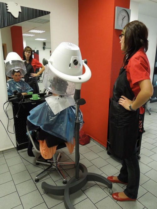 “Look Peter, in one hour your hair is curly permanently. Isn’t it much better like the rollers every night?" 