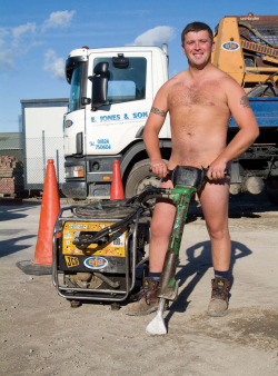 hard-working-men:  http://hairyhunky.tumblr.com/ - Hot Hairy