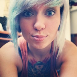 formosi:  #stupidface #bigeyes #blueeyes #bluehair #tattoos #dontjudgeme