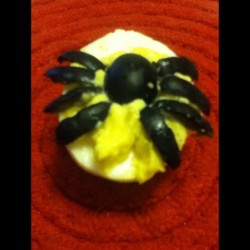 Halloween Spider Deviled Eggs 🎃🍳 with @xtinadanielle #halloween