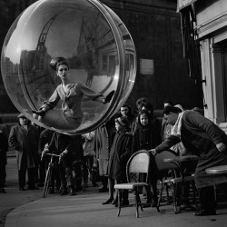 photojojo:  In 1963, Melvin Sokolsky shot these iconic images