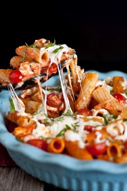 prettygirlfood:  Grilled Chicken Caprese Pasta Ingredients:2