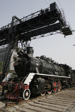 worldwiderails:    Steam engine and coal crane - Dashanzi 798