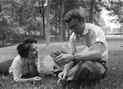  Elizabeth Taylor and James Dean 