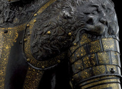 theenglishladye:  A 16th century armour embossed with lions heads.