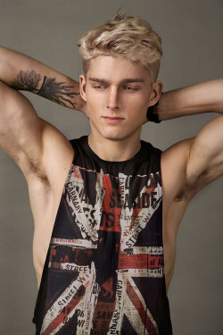 mickolas:  extra0rd1nary-belleza:  Nicklas Kingo by Brice Hardelin