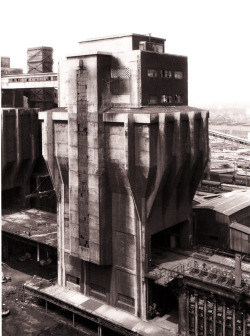 fiore-rosso:  Bernd & Hilla Becher | Coal Bunker, Repelen