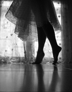 beautys-divine-awakening:  Waiting on tip toes 