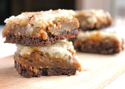 gastrogirl:  chocolate shortbread blondies with macaroon topping.