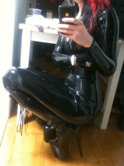 latexpics:  Model Starfucked [ blog · facebook · deviantart