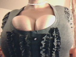 essence44f:  Just got on my wild cam! join for free then come