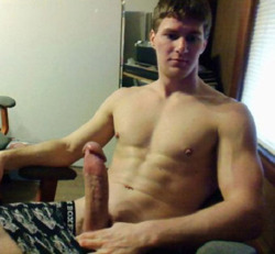 hotnsexy25:  supervillainl:  Muscle man showing his cock on Skype.