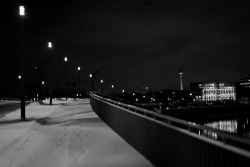 ichliebedichberlin:  berlin winter night by Winfried Veil on