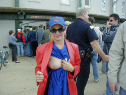 exposed-in-public:  Outside the Cubs game on Flashing Friday from http://exposed-in-public.tumblr.com/ 