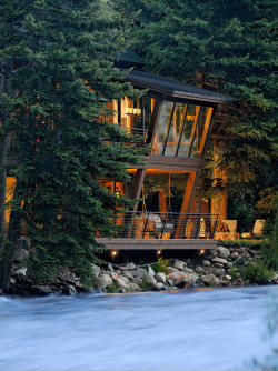 inspirezme:  ‘In this house you can see and hear the river