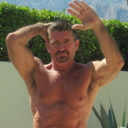 thedaddylist:  You wouldn’t believe this man’s age. Damn