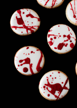gastrogirl:  blood spatter cookies. 
