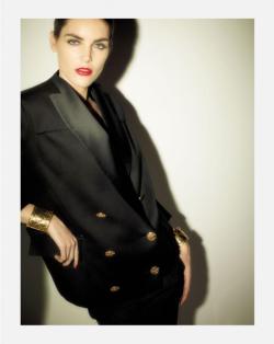 unreleasedsoul:  Hilary Rhoda photographed by Ezra Petronio,