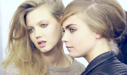 sailingsoul-s:  Lindsey Wixson & Cara Delevingne backstage