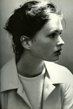 80s-90s-supermodels:  Vogue Italia, mid 90sPhotographer : Steven