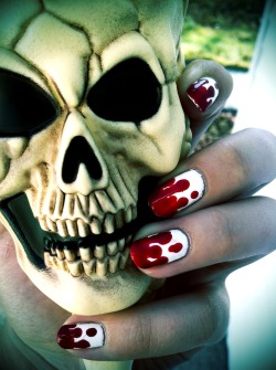 nailpornography:  submitted by tuuuba-girl Happy Halloween!!