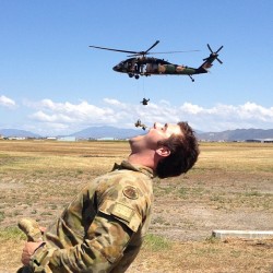 letmebe-lucas:  This picture really sums up the Australian Army