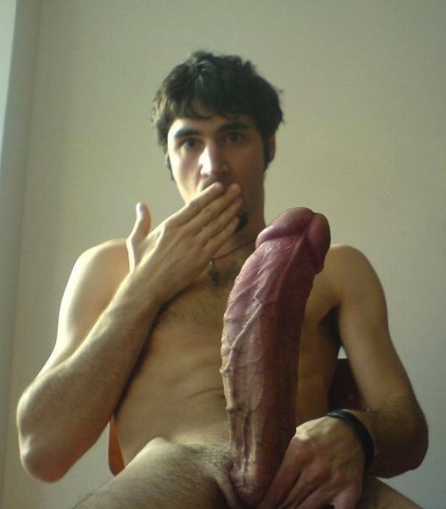 realmenstink:  room636:  #Morningwood  THAT’S A HELL OF A COCK !!! 