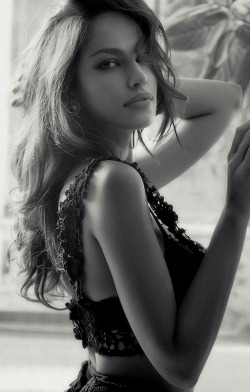 gcesab:  Madalina Ghenea  Follow In search of beauty and please