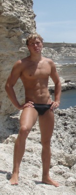 greenspeedos:  Holy crap! A beautiful bod in black! 