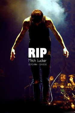 ed-madetosuffer:  We’ll miss you forever man <3  