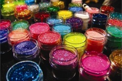 jamie-livin-large:  the glitter is where its supposed to be.