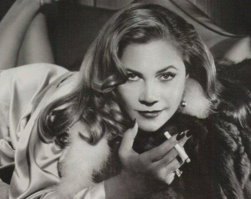 Kathleen Turner, in her prime, may be the sexiest human to ever live.