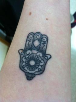 fuckyeahtattoos:  My Hand of Fatima, or khamsa, was done by Dave