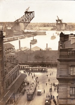 collective-history:  Construction of Sydney Harbour Bridge, January